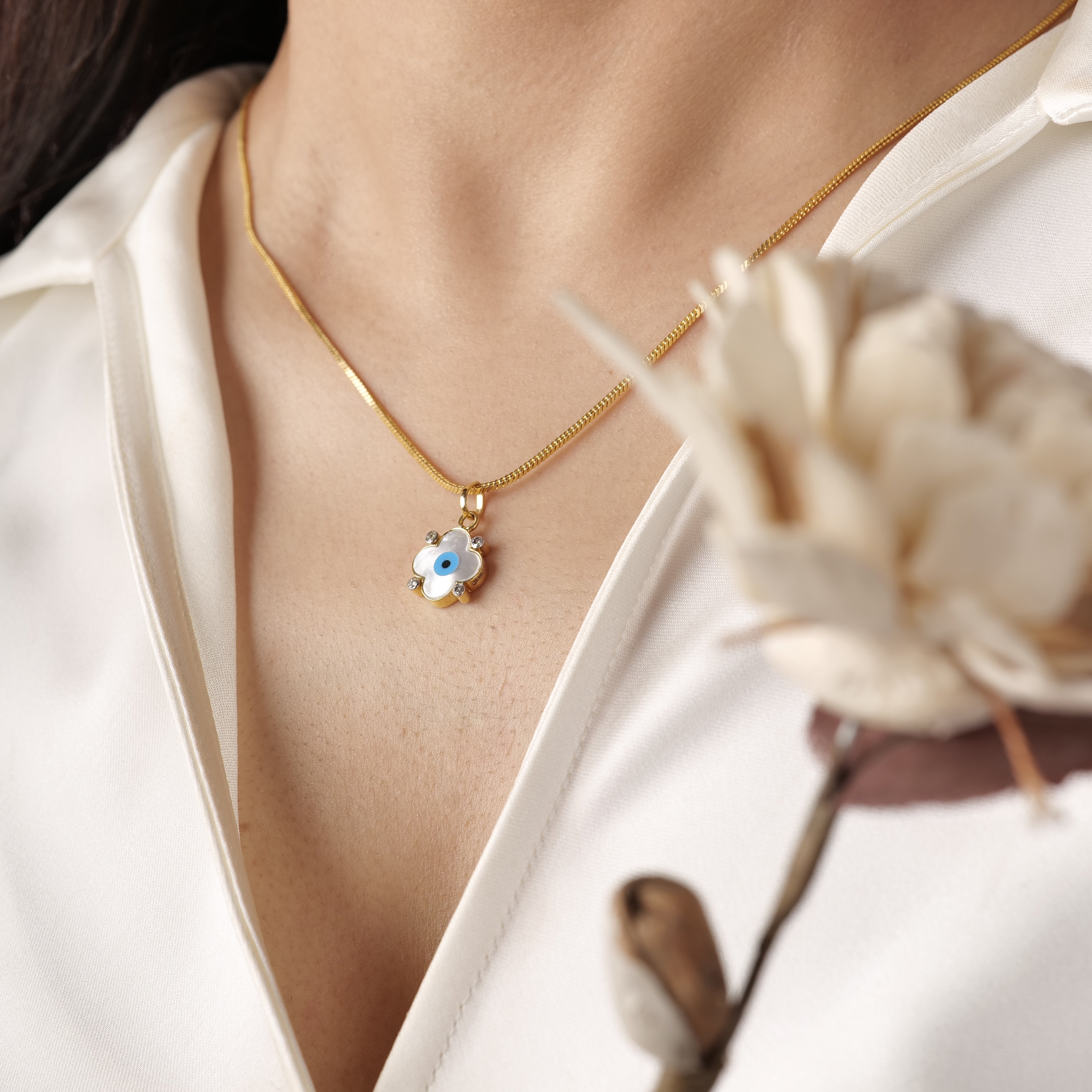 Bloom Like A Flower with 4 Diamonds Pendant